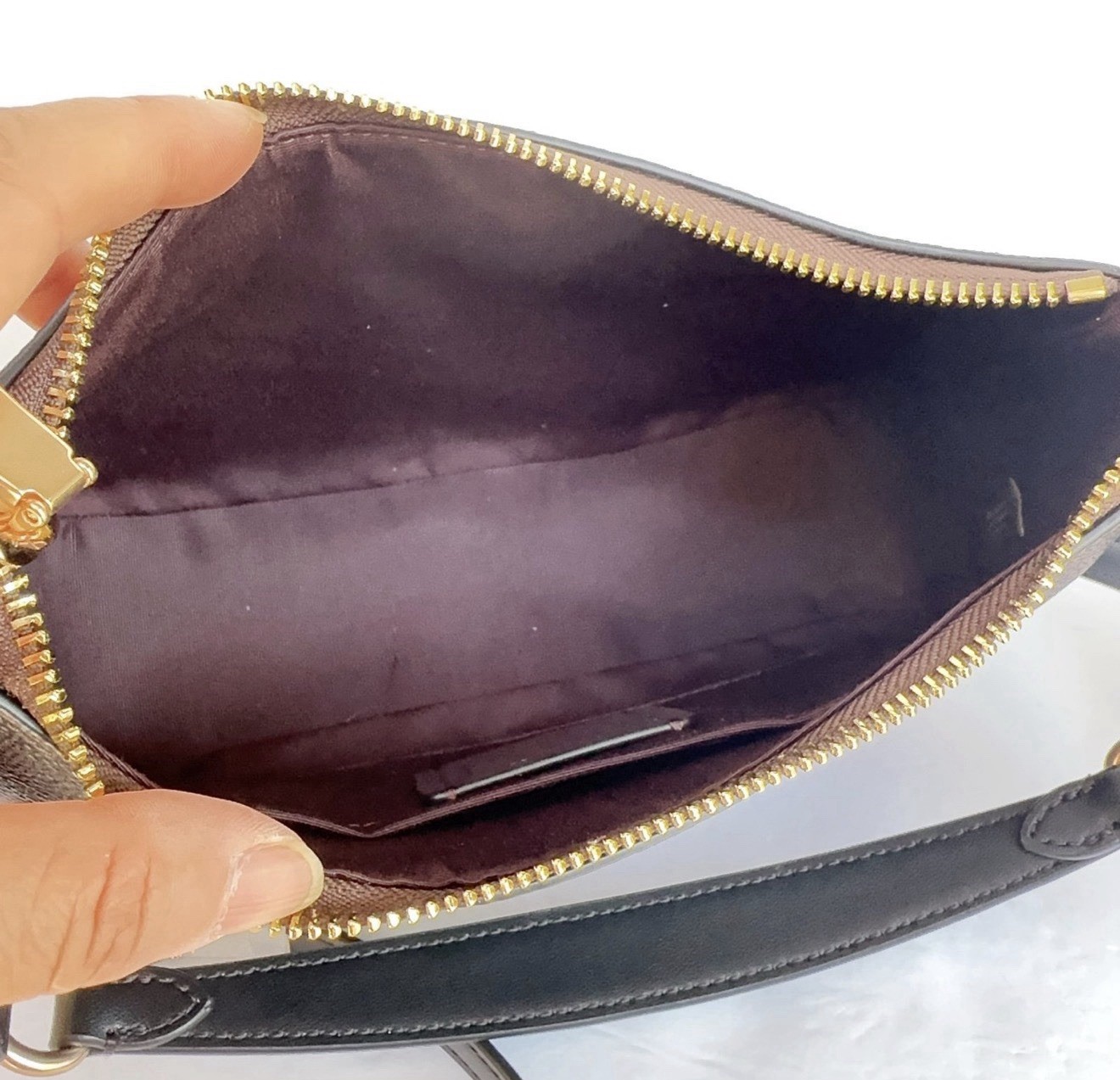 NWT Coach Teri Shoulder Bag In Signature Canvas cv933