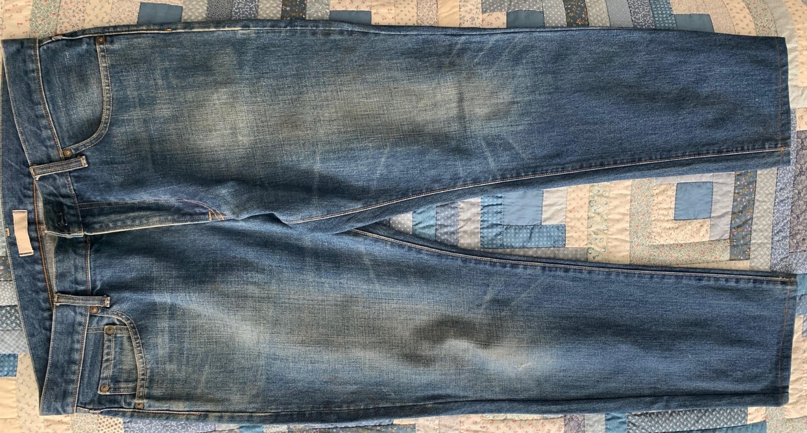 UNIQLO men’s blue jeans – 33/32 – Excellent condition as shown –b
