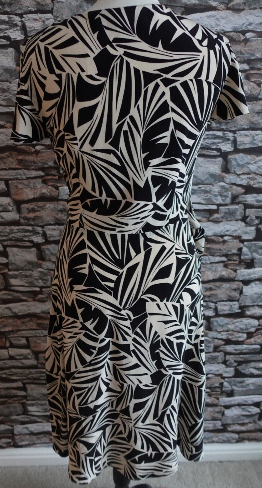 Fenn Wright Manson 100% Pure Silk Lovely Elegant Ladies Flowing Dress Size 10