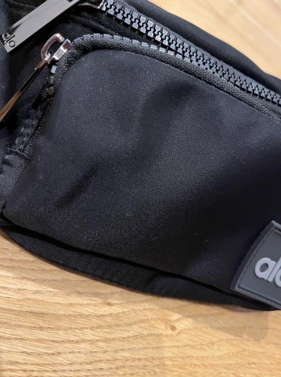 Аӏо Yoga Explorer Belt Bag Black Crossbody Waist Pack Travel NWT