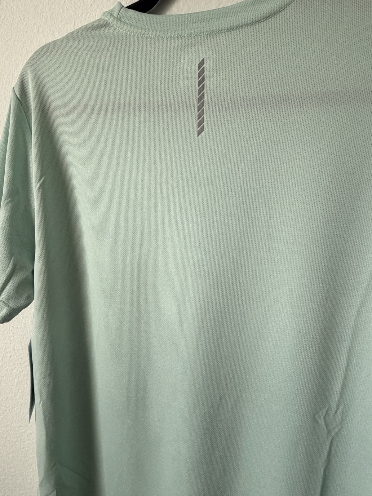 Athletic Works Men’s Polyester Mesh Reflective Logo Short Sleeve Crew Tee M
