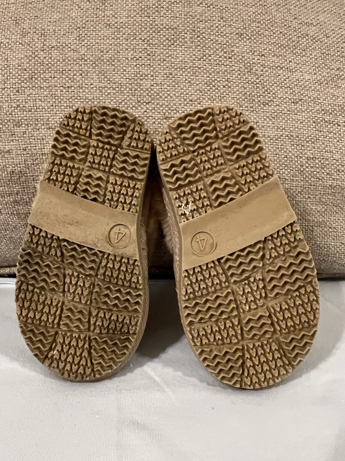 Nicole Miller New York Little Girl Faux Fur Slide Slippers Open Toe Beige Size 4