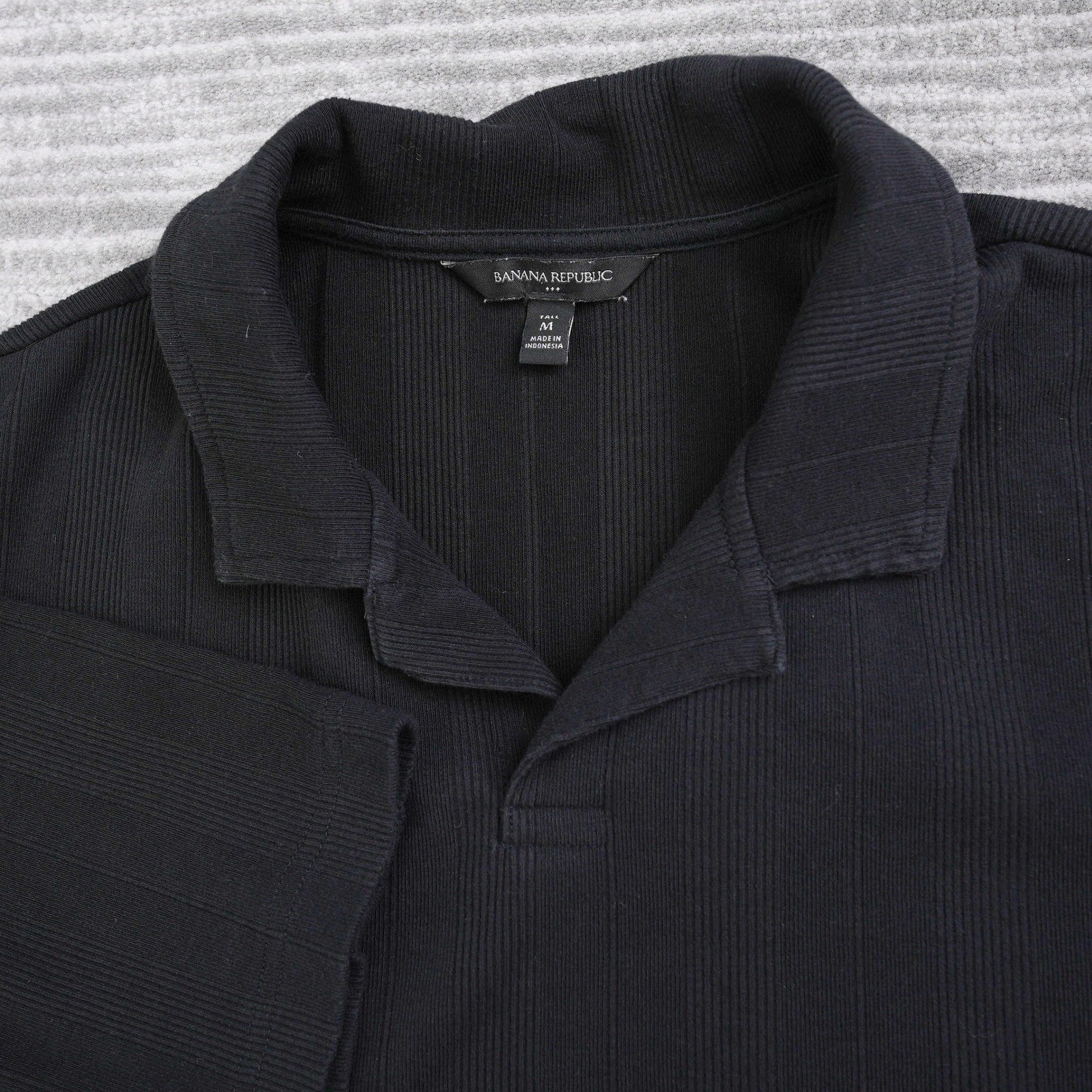 Banana Republic Mens Tall M Black Ribbed Knit Short Sleeve Johnny Collar Polo