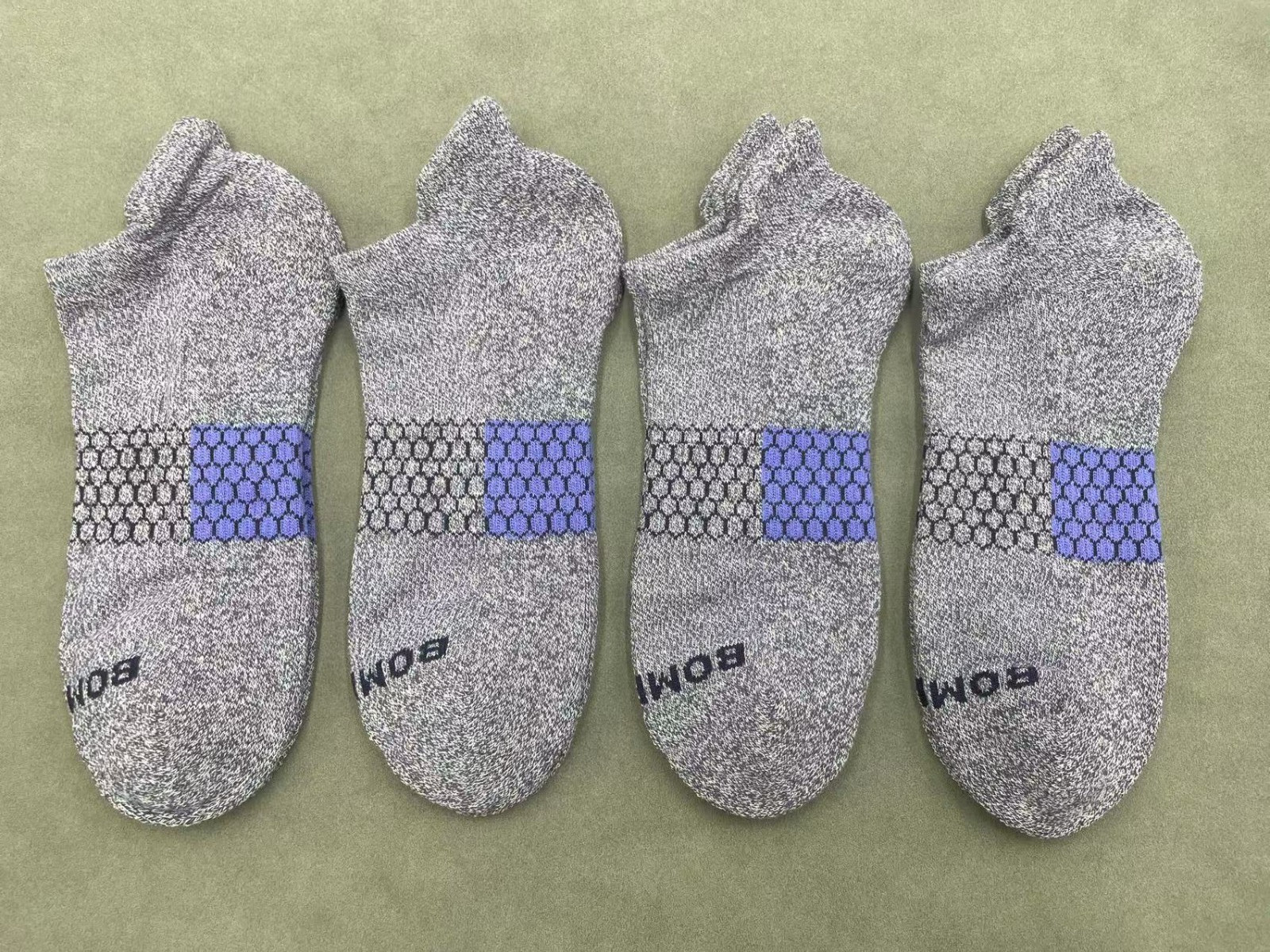 4 pairs BOMBAS Men’s Running Ankle socks Size Large 9-13 Grey