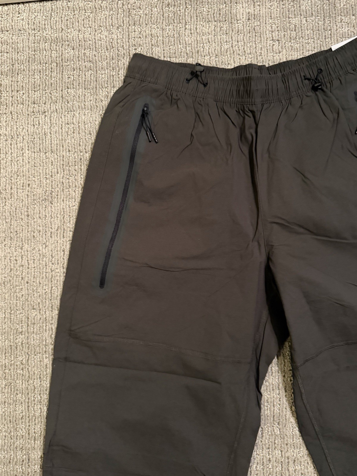 Size Large – Men’s Nike Tech Woven Oversized Pant Olive Green Sequoia HM7158-356