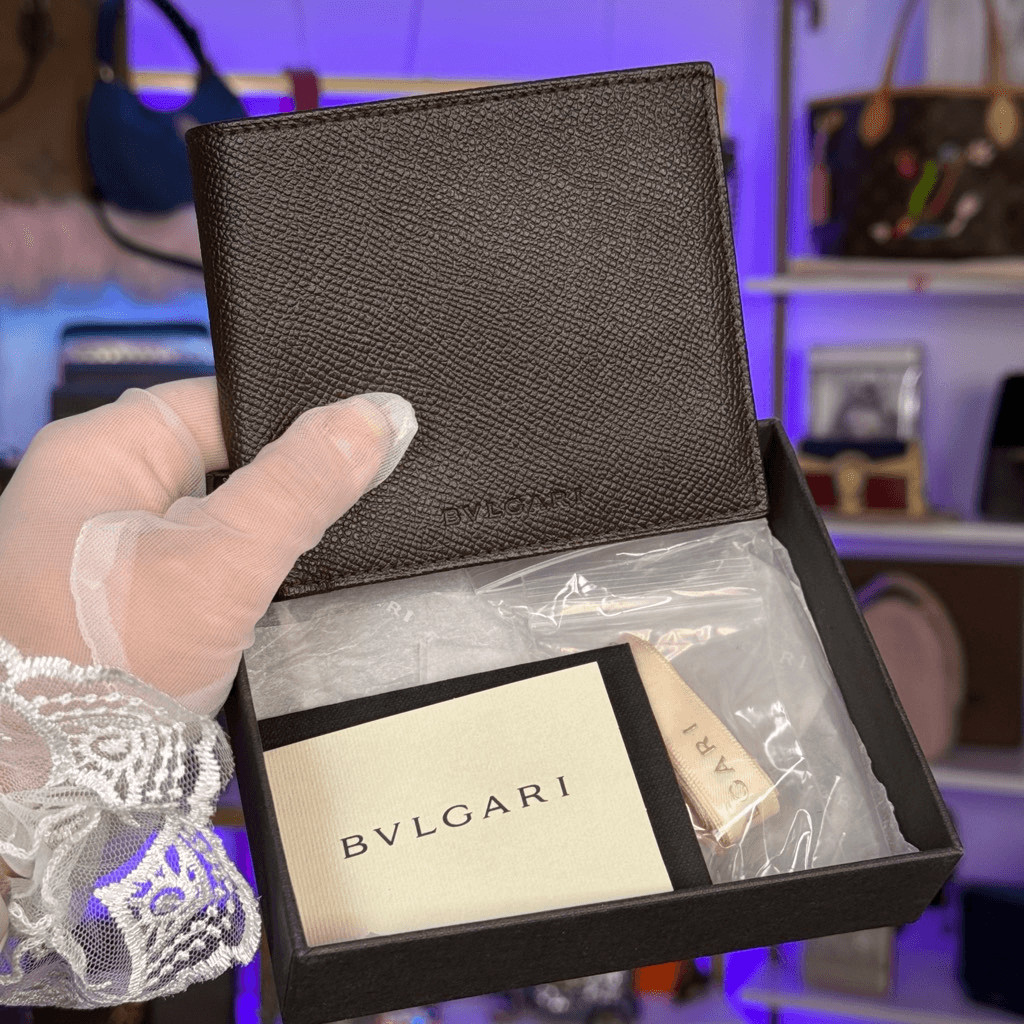 New In Box Bvlgari Bulgari Dark Brown Calf Leather Men’s Bi-Fold Wallet Full Set