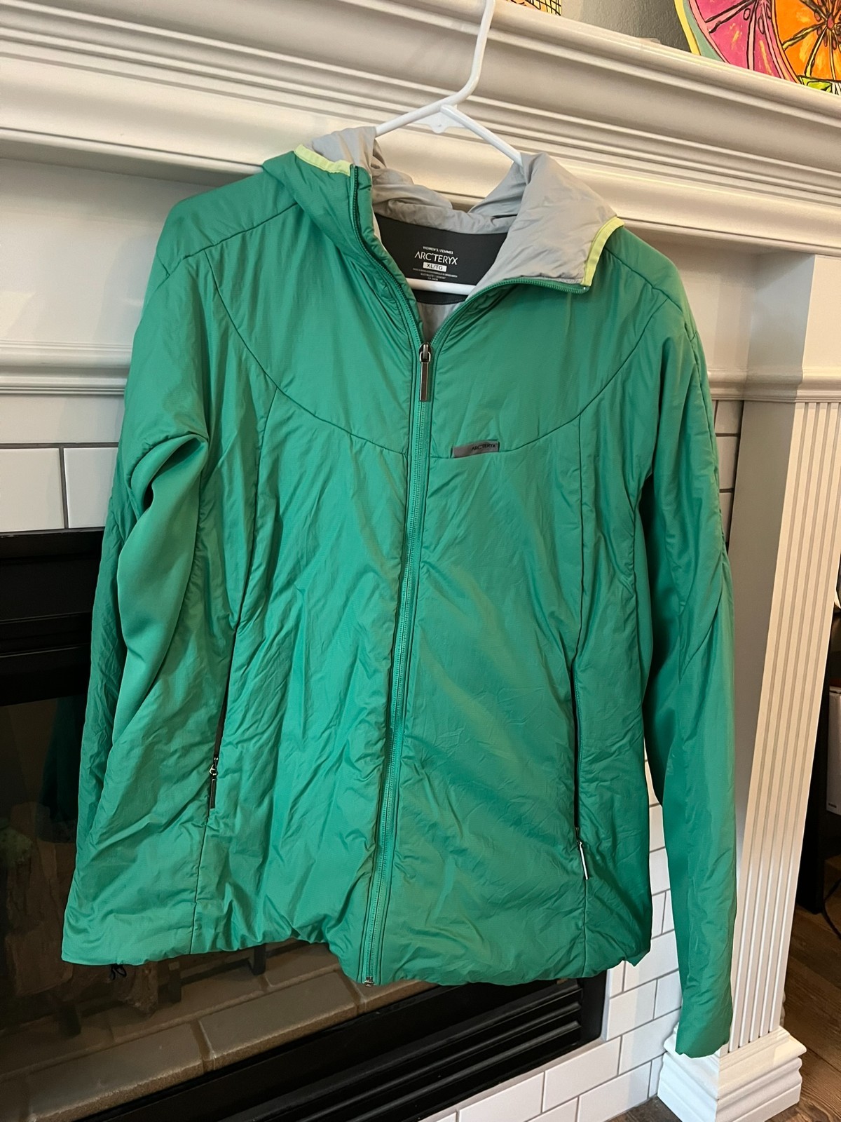 arcteryx hooded puffy jacket womens large