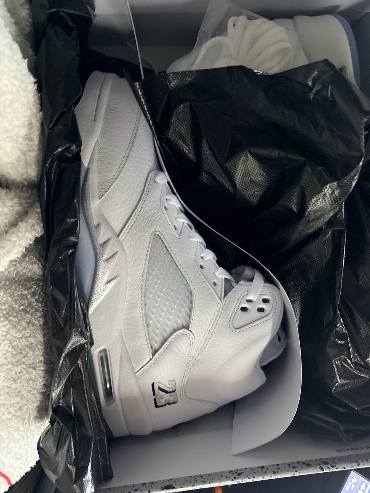 Nike Air Jordan 5 Men’s White Mid Top Lace Up Athletic Sneakers New w/ Box