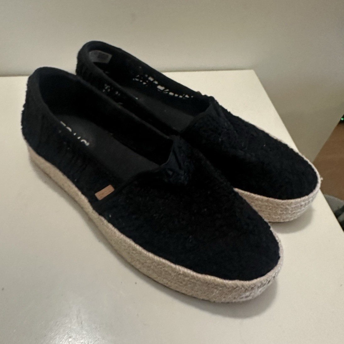 TOMS Women’s Slip-On Espadrille Flats Black/Beige Synthetic Upper Logo 7.5