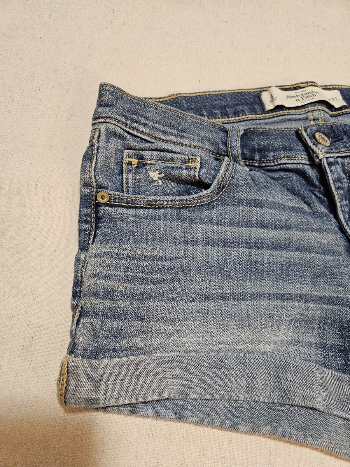 Abercrombie & Fitch Women’s Denim Shorts Size W27, Distressed Cuffed Hem Zip fly