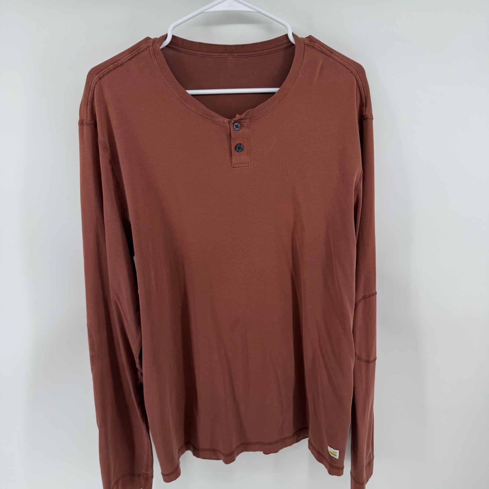 Vuori Mens V108 Pima Cotton Long Sleeve Henley Shirt Brown XL Terracotta