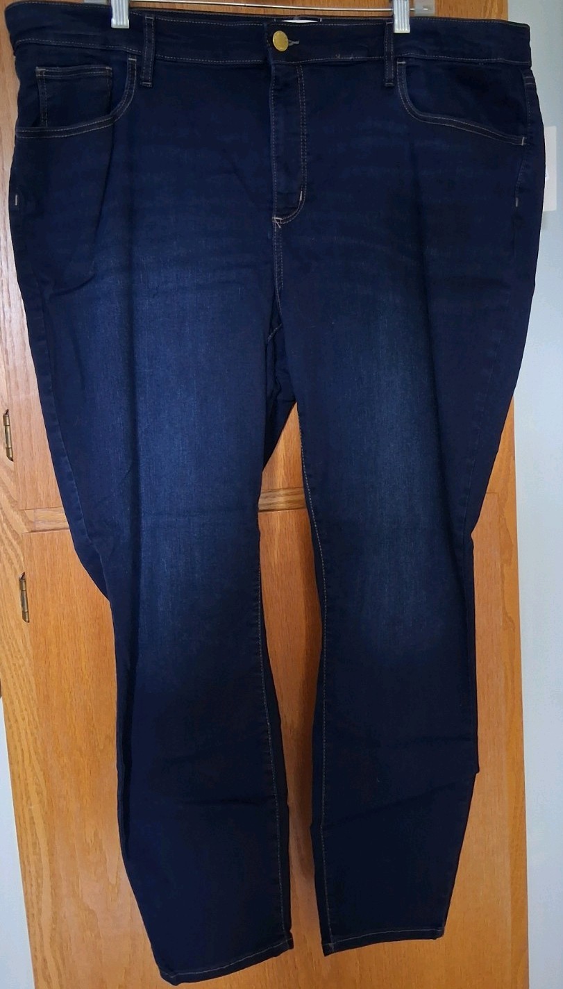 NWT Universal Thread Women’s Midrise Skinny Jeans Dark Wash Size 22
