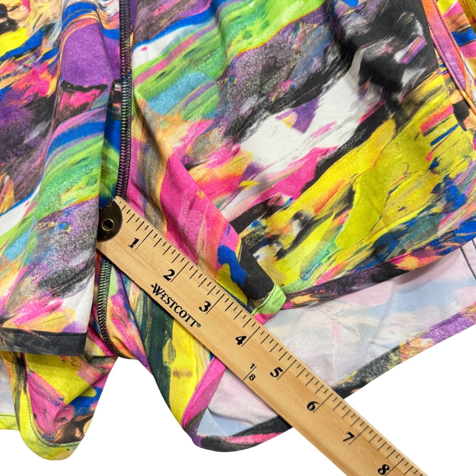 Lululemon Tracker Short V 4 Catalyst Multi Womens 8 Multi Color Excellent 4 Inch
