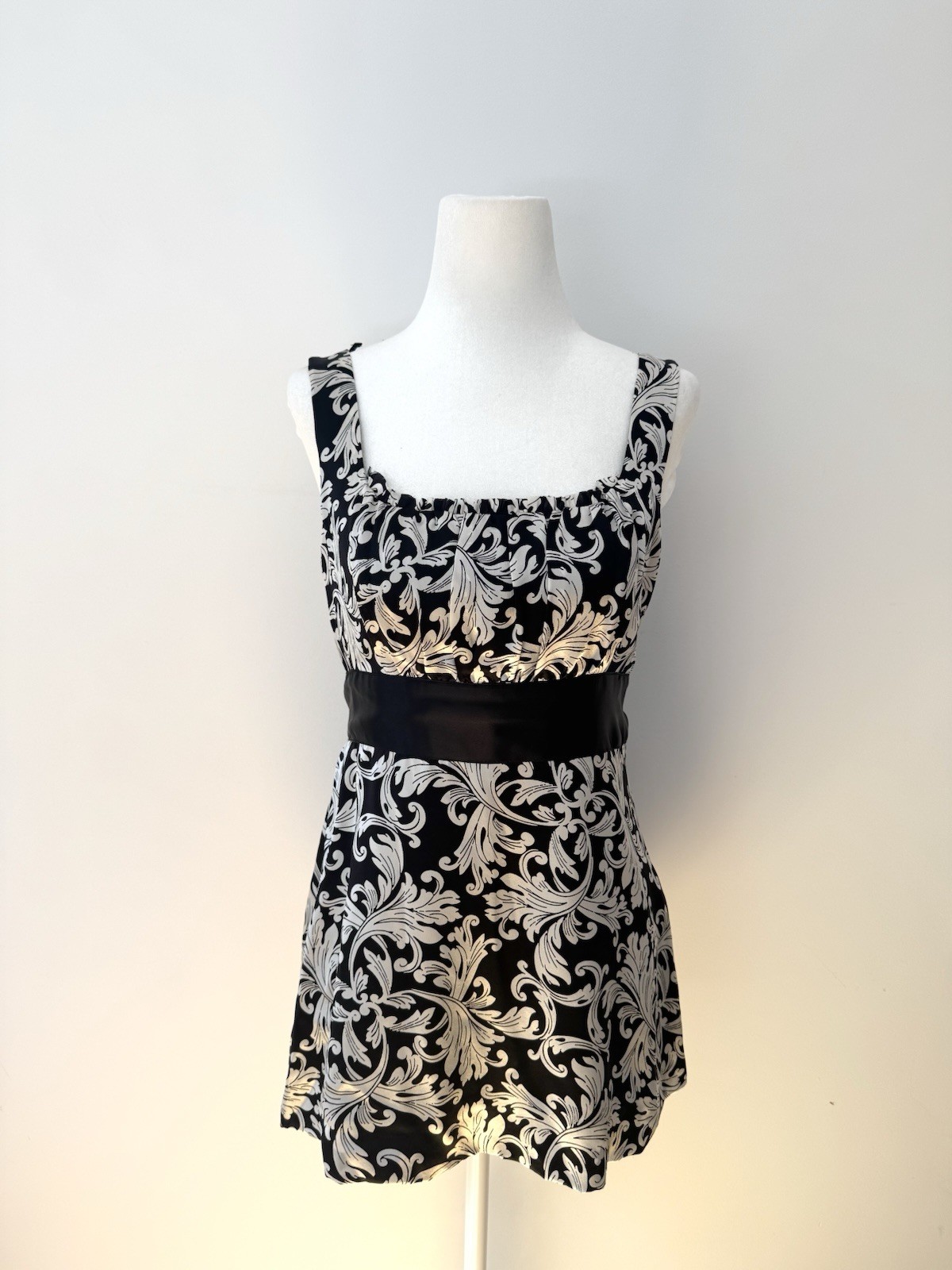 Black & White Floral Square Neck Sleeveless Blouse Top Bow Accent Regular XS