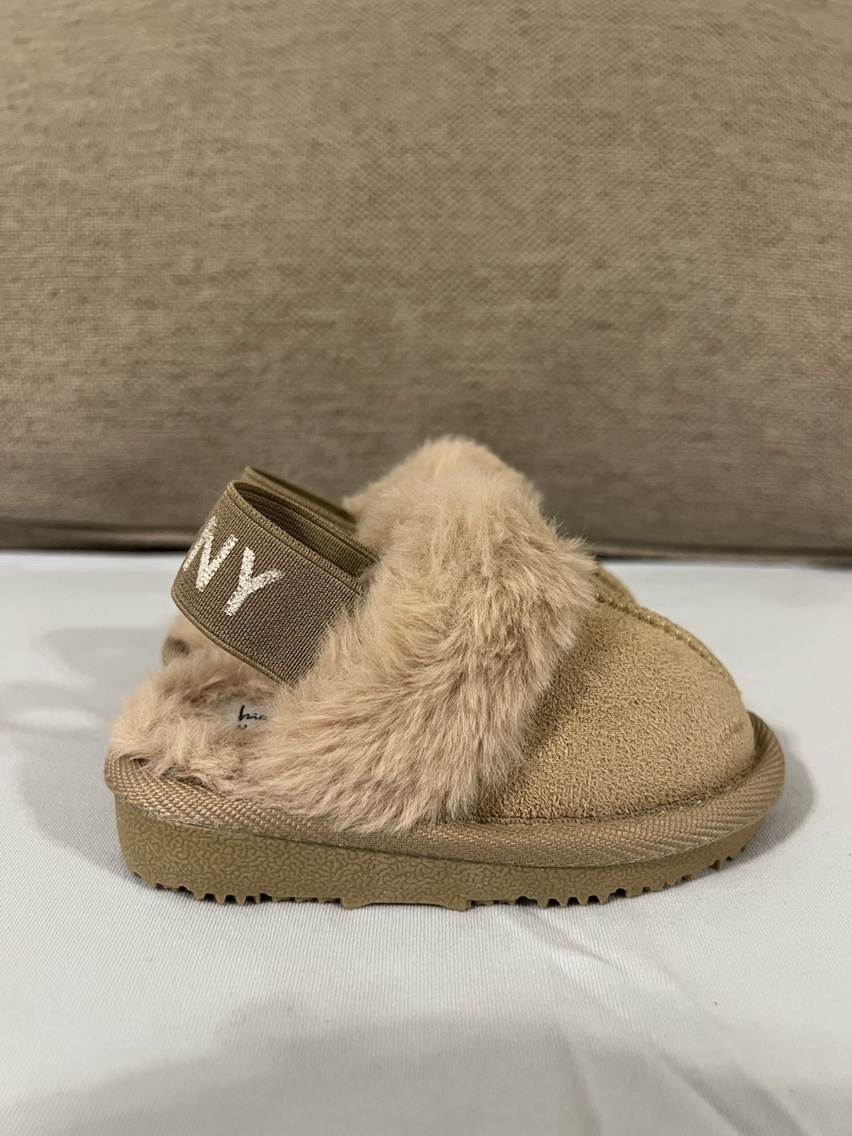 Nicole Miller New York Little Girl Faux Fur Slide Slippers Open Toe Beige Size 4