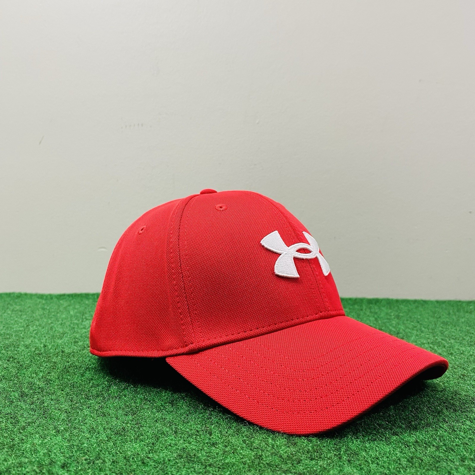 Under Armour UA Men’s Fitted Baseball Golf Hat Cap Embroidered Logo Red L/XL