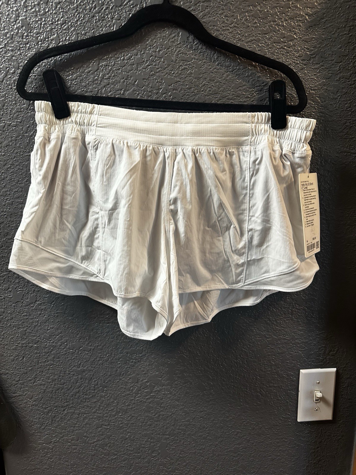 Lululemon Hotty Hot LR 4″ Lined Running Short White Lightweight Quick Dry 14