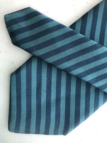 HOLLAND & SHERRY EUC Green Blue Striped Silk-Cottton Tie USA 55¾” X 3½”