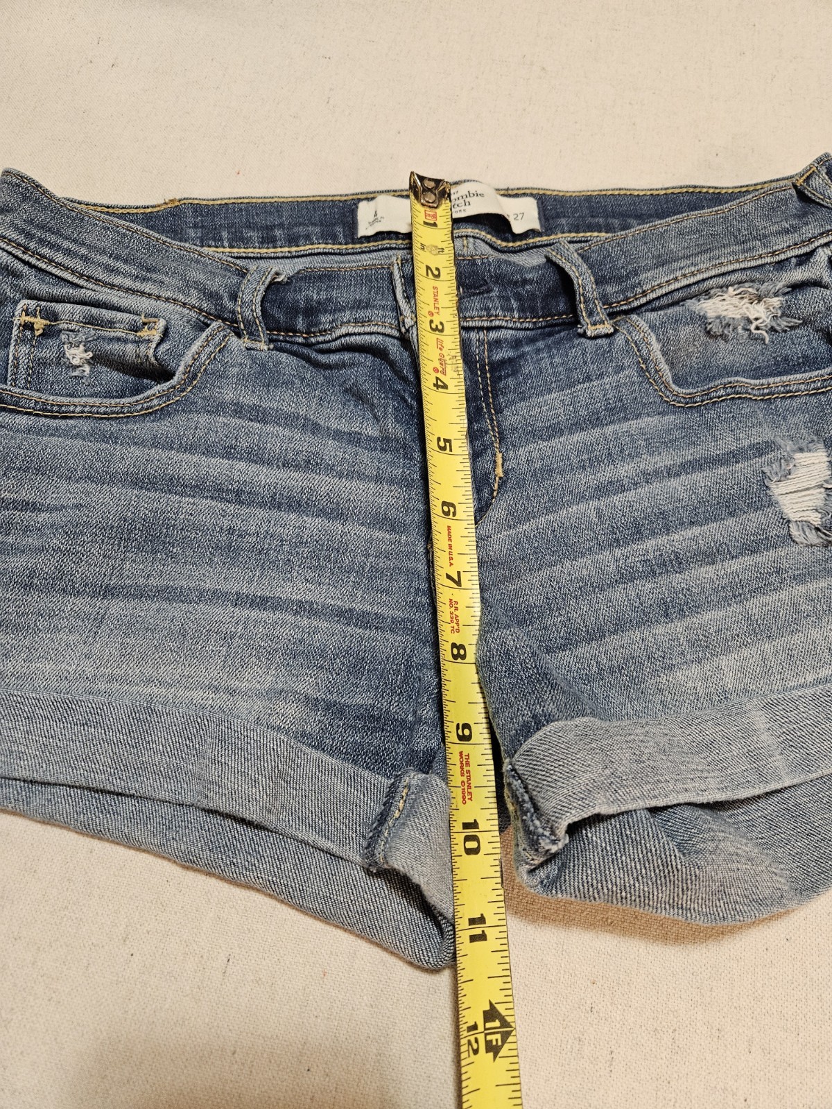 Abercrombie & Fitch Women’s Denim Shorts Size W27, Distressed Cuffed Hem Zip fly