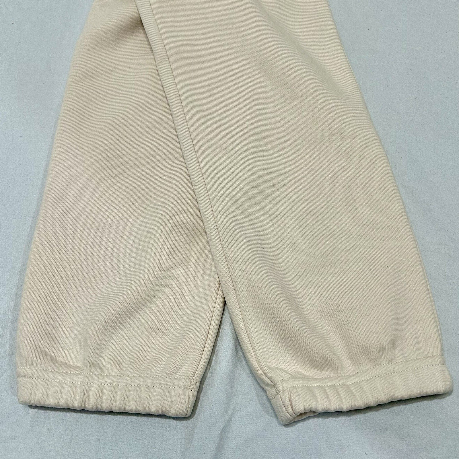 Adidas Sweat Pants Wonder White/White Men’s Small – New w/ Tags KA0649