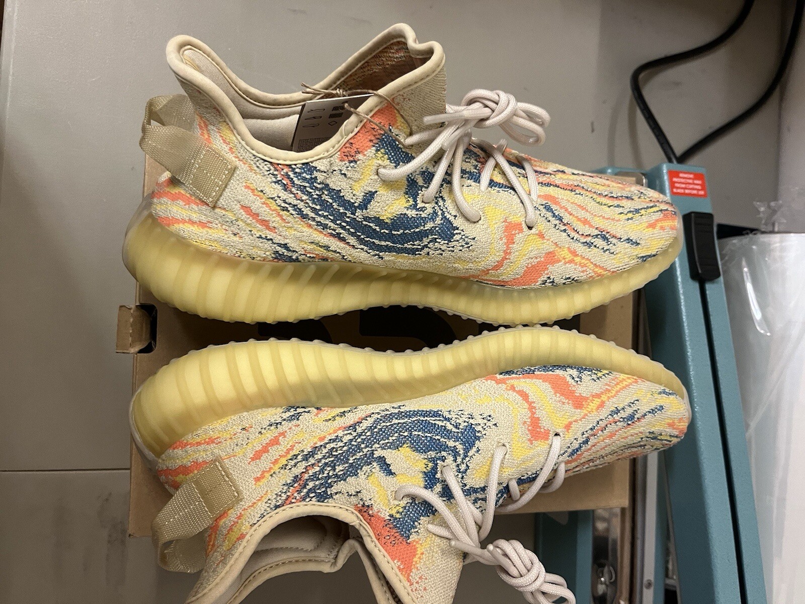 Size 10.5 – adidas Yeezy Boost 350 V2 Low MX Oat