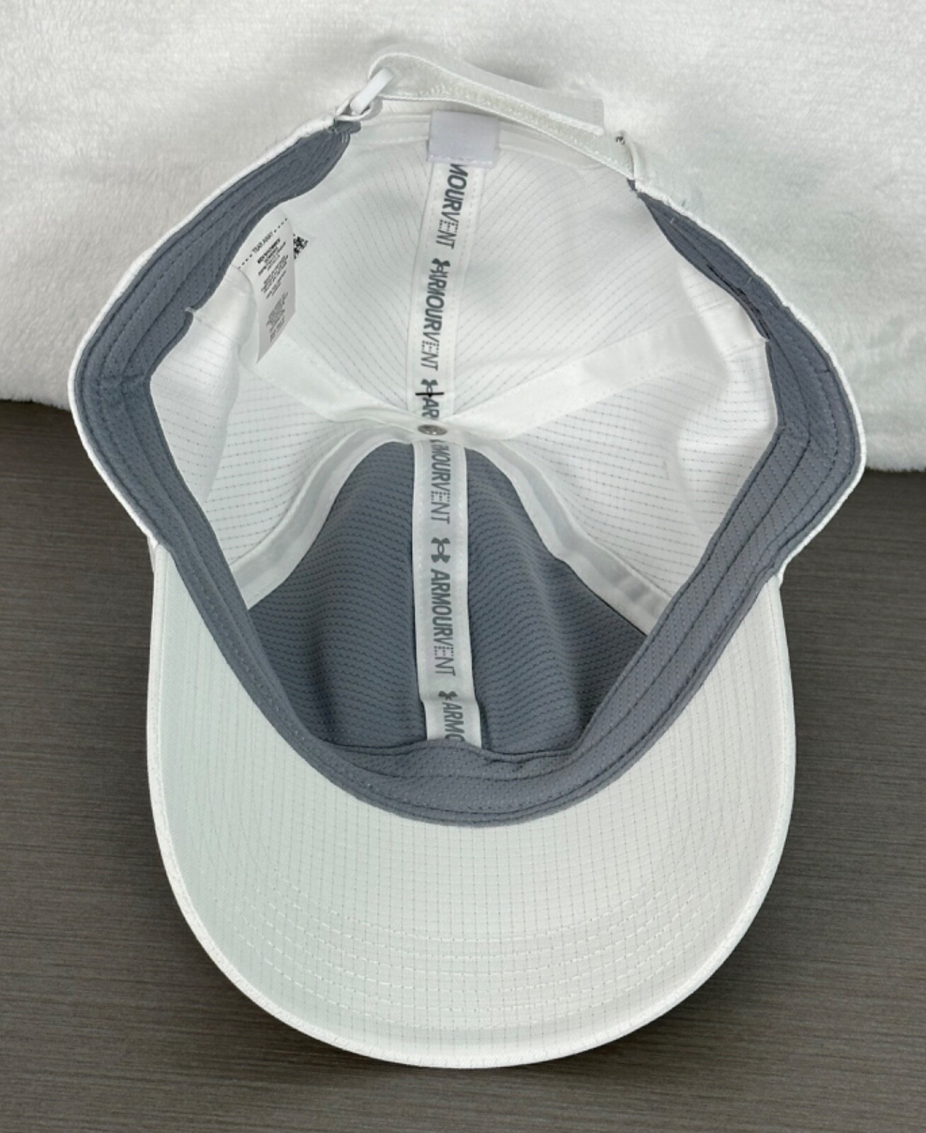 Under Armour Men’s White Baseball Cap /Hat Adjustable Strap ISO-Chill OSFM NWT