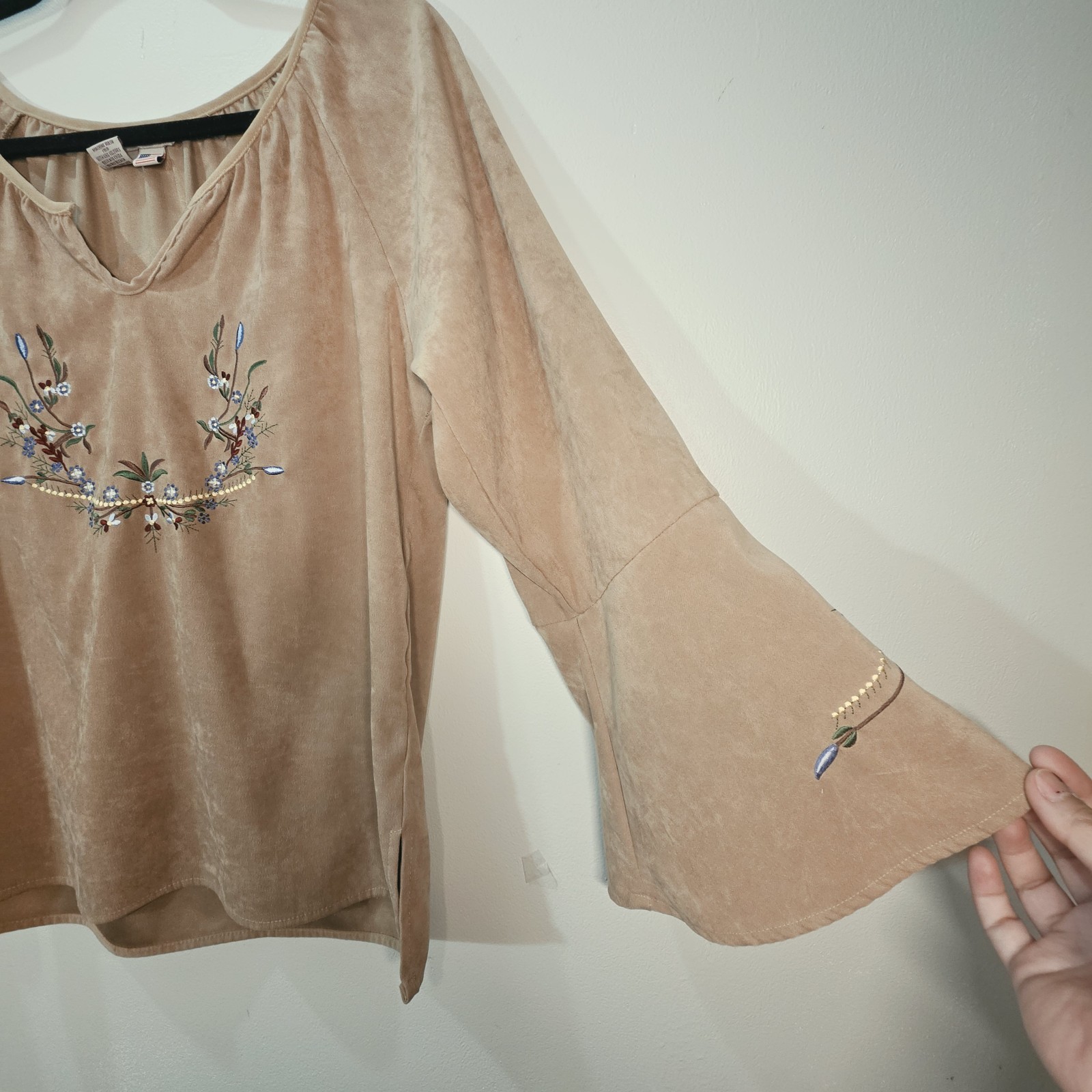 Hello Dolly Floral Embroidered Suede Blouse Bell Sleeves Top M Boho Western Tan