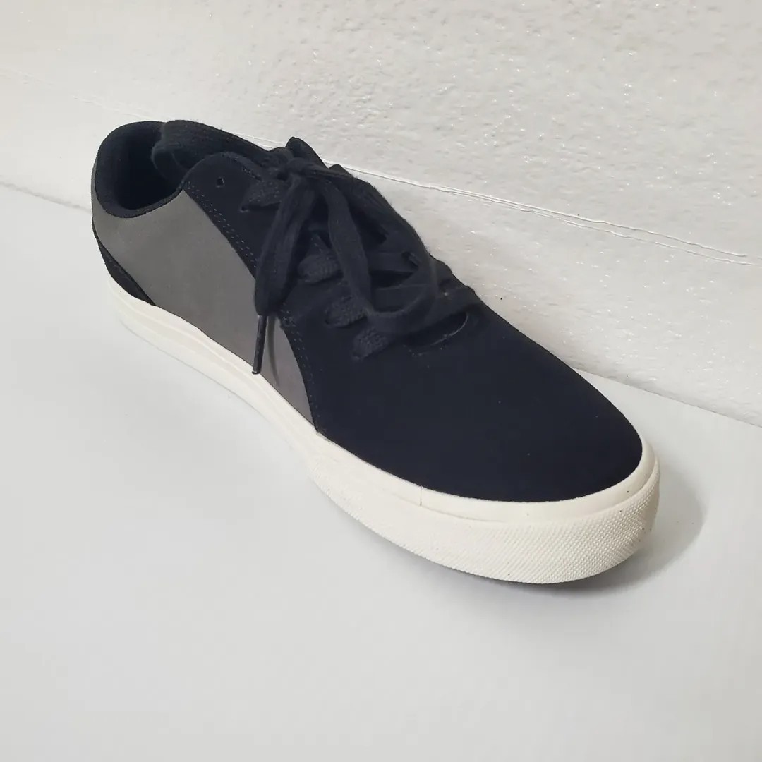 $25 SUEDE SKATE SHOES (MEN’S 8, 9, 10, 11, WOMEN’S 9, 10, 11, 12) 60% DISCOUNT