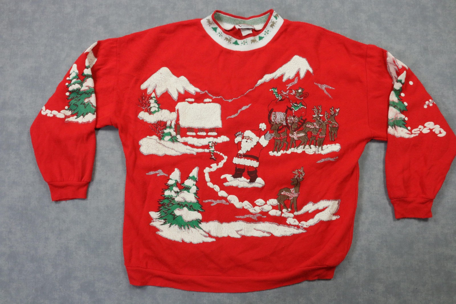 Vintage Variety Sweatshirt Mens M Red Crewneck Pullover Santa Reindeer Graphic