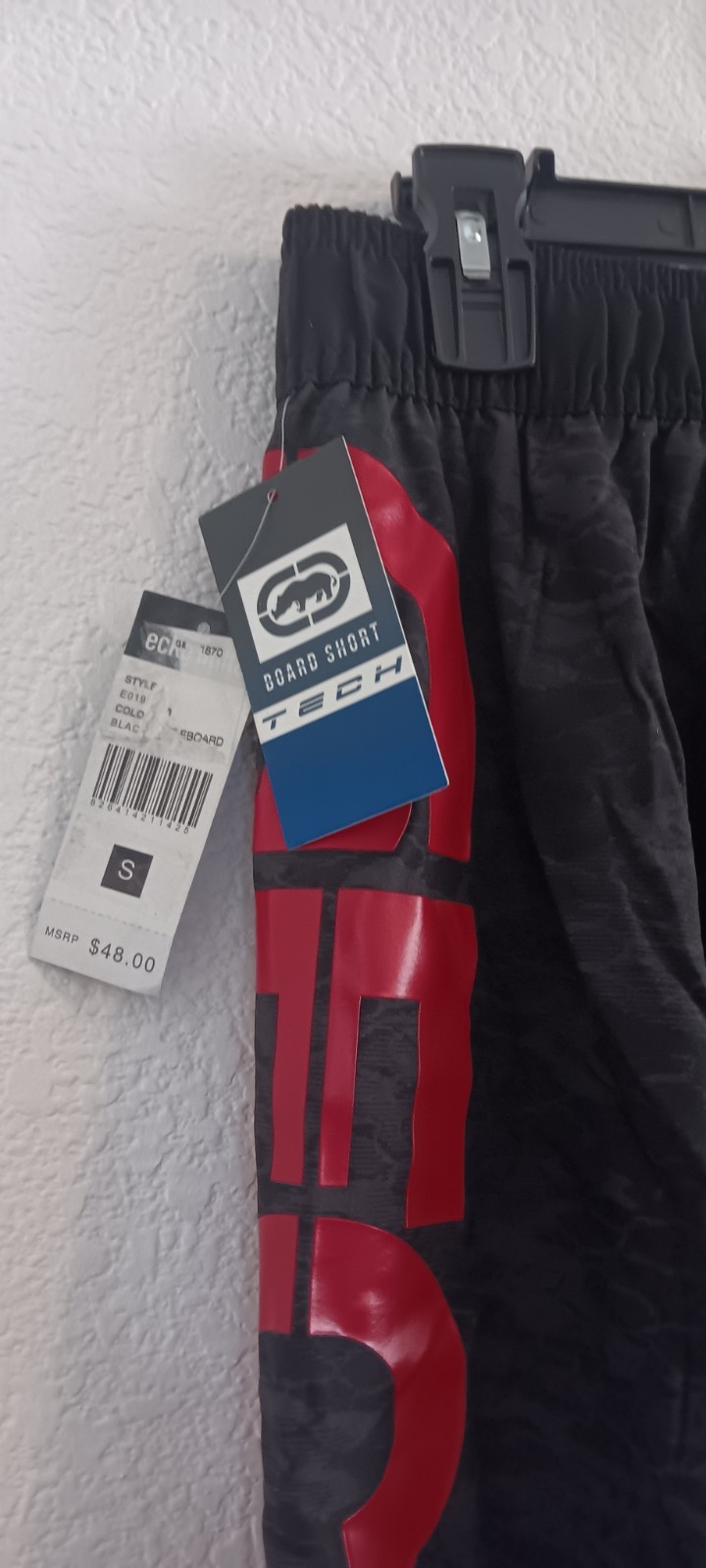 Ecko Unltd Knee Lenght Shorts, Size Small Unisex,NWT, Black W/red, Back Pocket