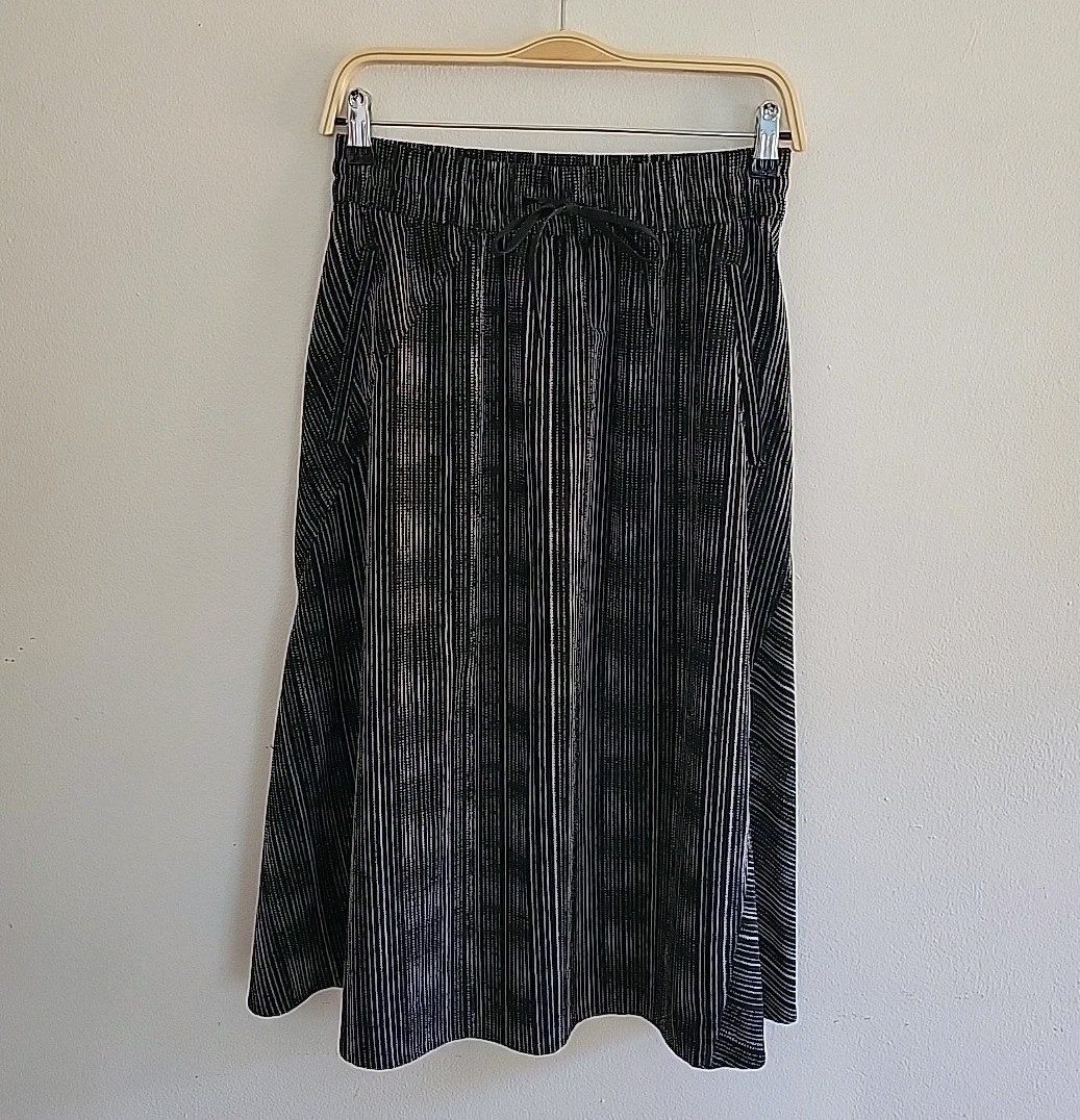 Athleta Arrival Skirt Black Plaid A-Line Elastic Waist Athleisure Casual Sporty