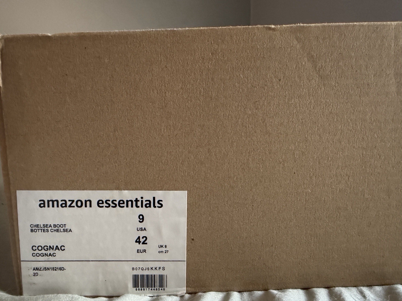 Amazon Essentials Men’s Brown Faux Leather Chelsea Ankle Boot Slip-On US 9