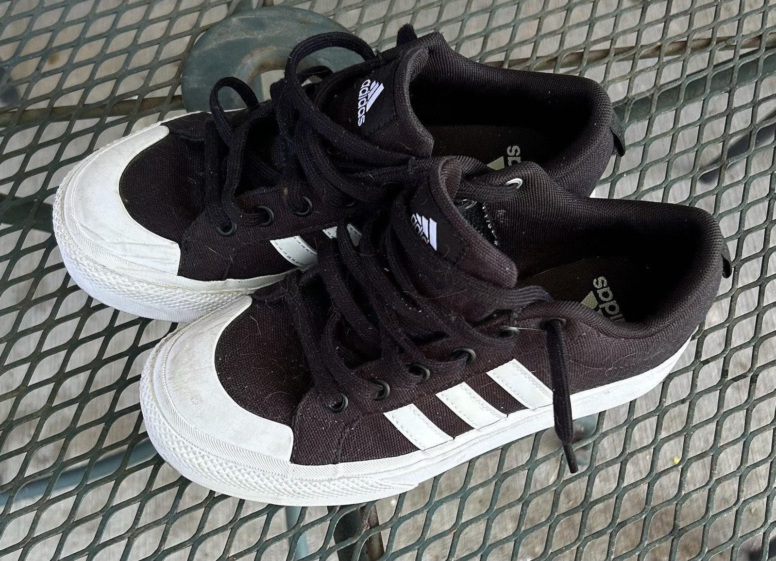 adidas Nizza Men’s US 6 Black/White Canvas Low Top Lace-Up Sneakers