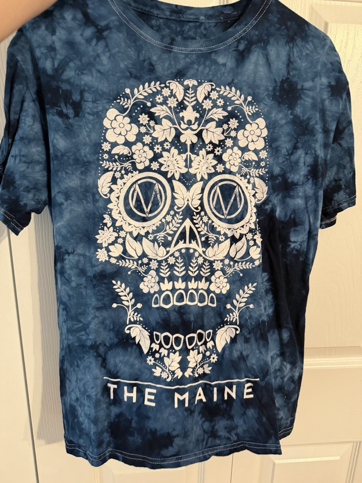 The Maine Blue Tie-Dye Skull Short Sleeve T-Shirt Size M. Wear on design