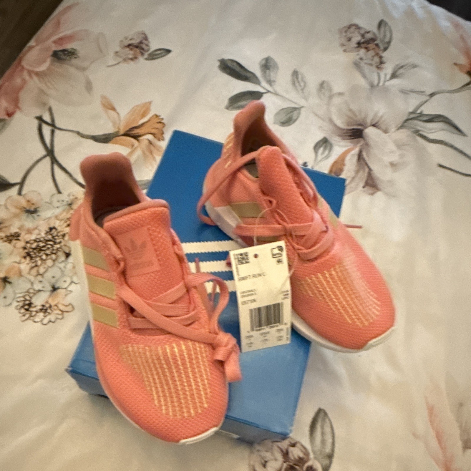 adidas Swift Run C Kids Sneaker 11K Pink/Gold/White Mesh Low Top EE7106