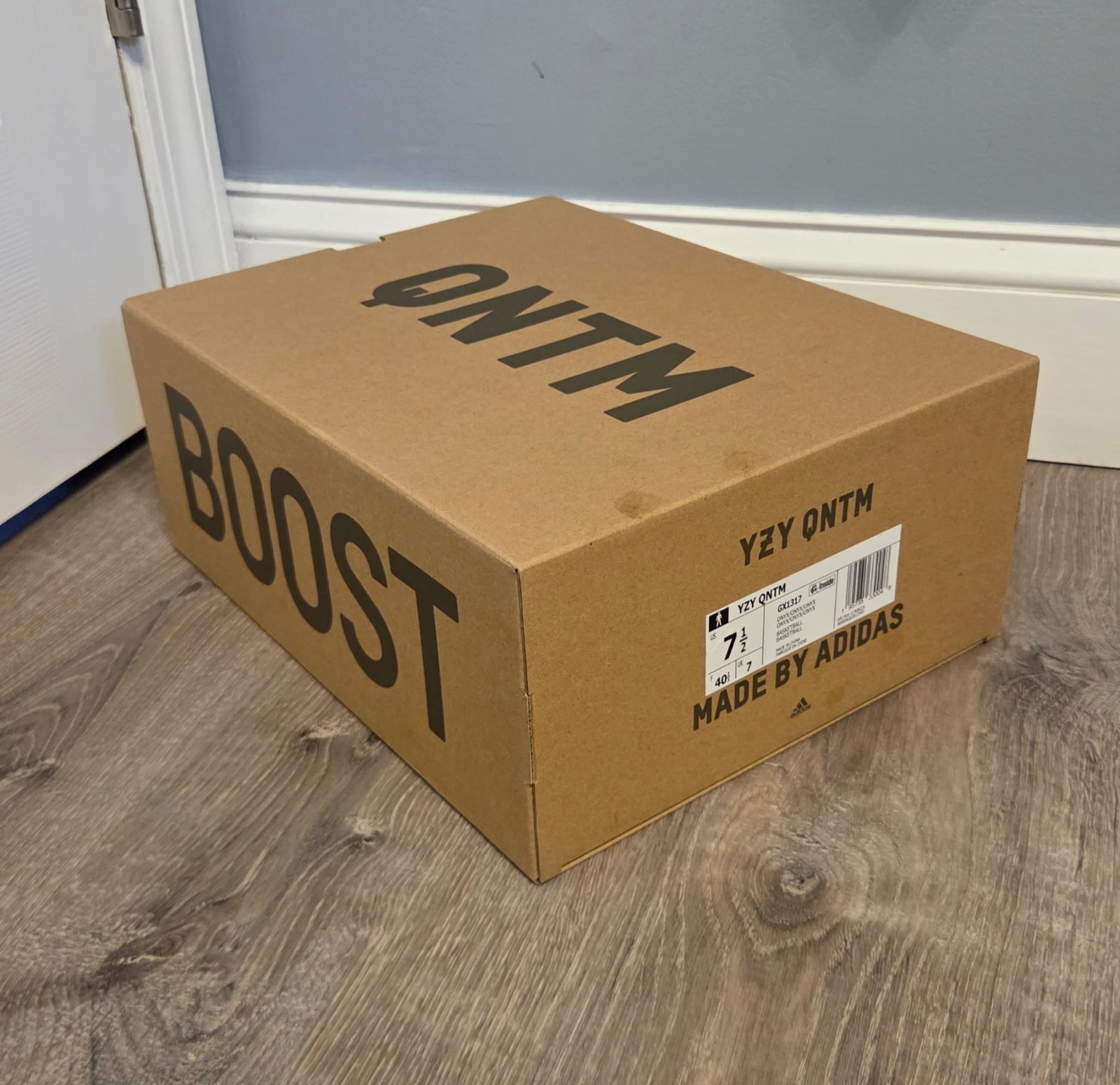 BRAND NEW adidas Yeezy Quantum Men’s Sneaker Size 7.5