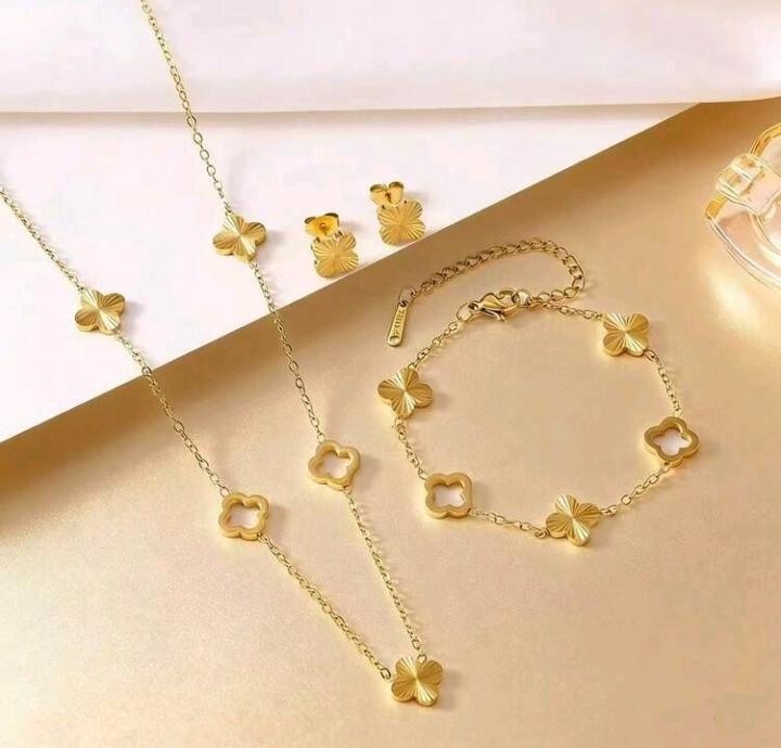 GOLD STAINLESS STEEL CLOVER JEWELRY SET NECKLACE BRACELET EARRINGS WOMEN FASHION