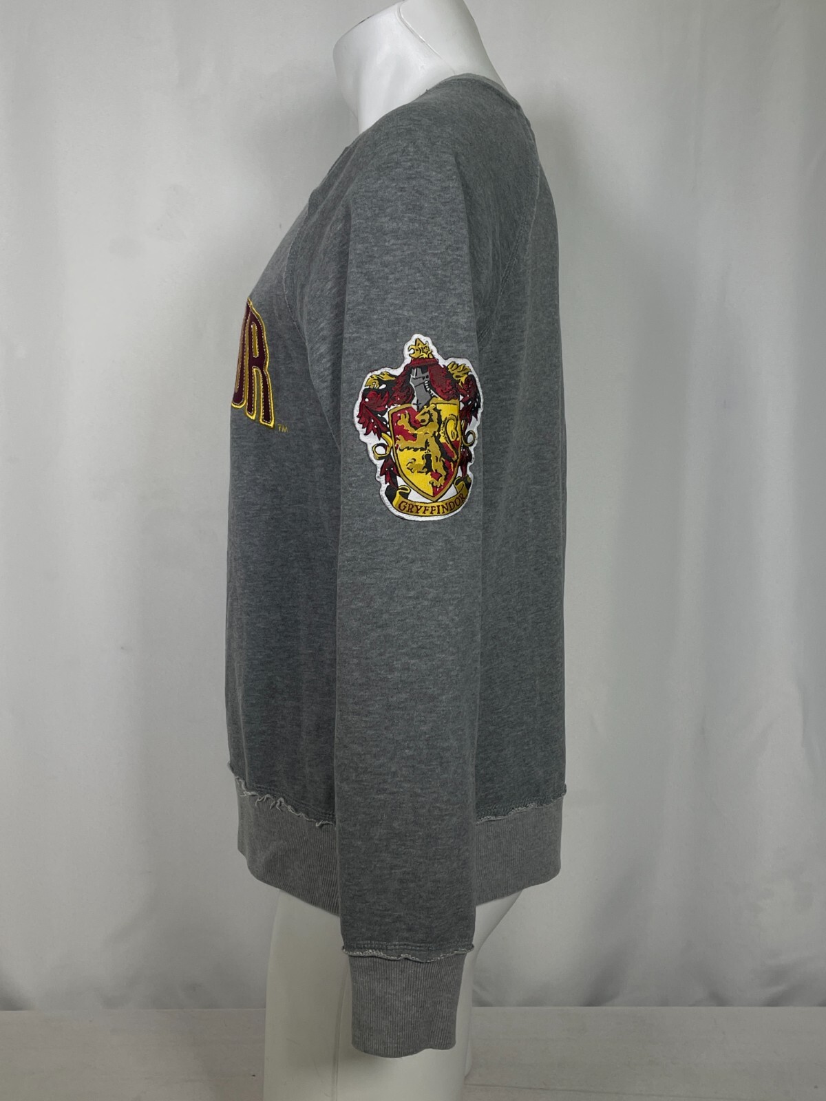 Wizarding World Of Harry Potter Gryffindor Gray Crew Neck Sweater Men’s MEDIUM