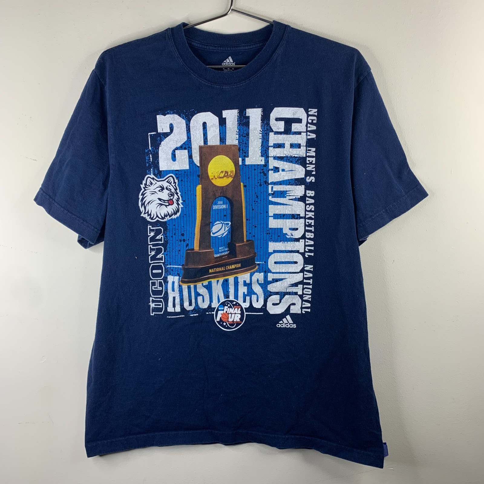 2011 UConn Huskies National Champions T-Shirt XL Vintage Style NCAA Basketball
