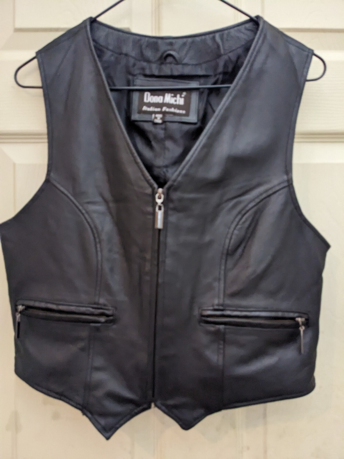 NWOT Dona Michi Womans Black Leather Motorcycle Fashion Vest MED Exc. Cond NEW!