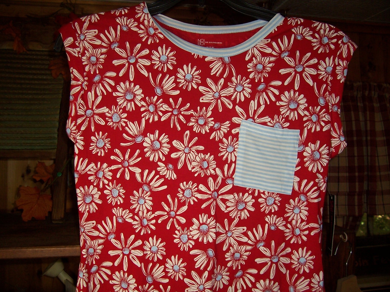 NO BOUNDARIES LADIES JUNIOR DAISY SLEEVELESS SHIRT RED SIZE MEDIUM 7-9 CASUAL NE