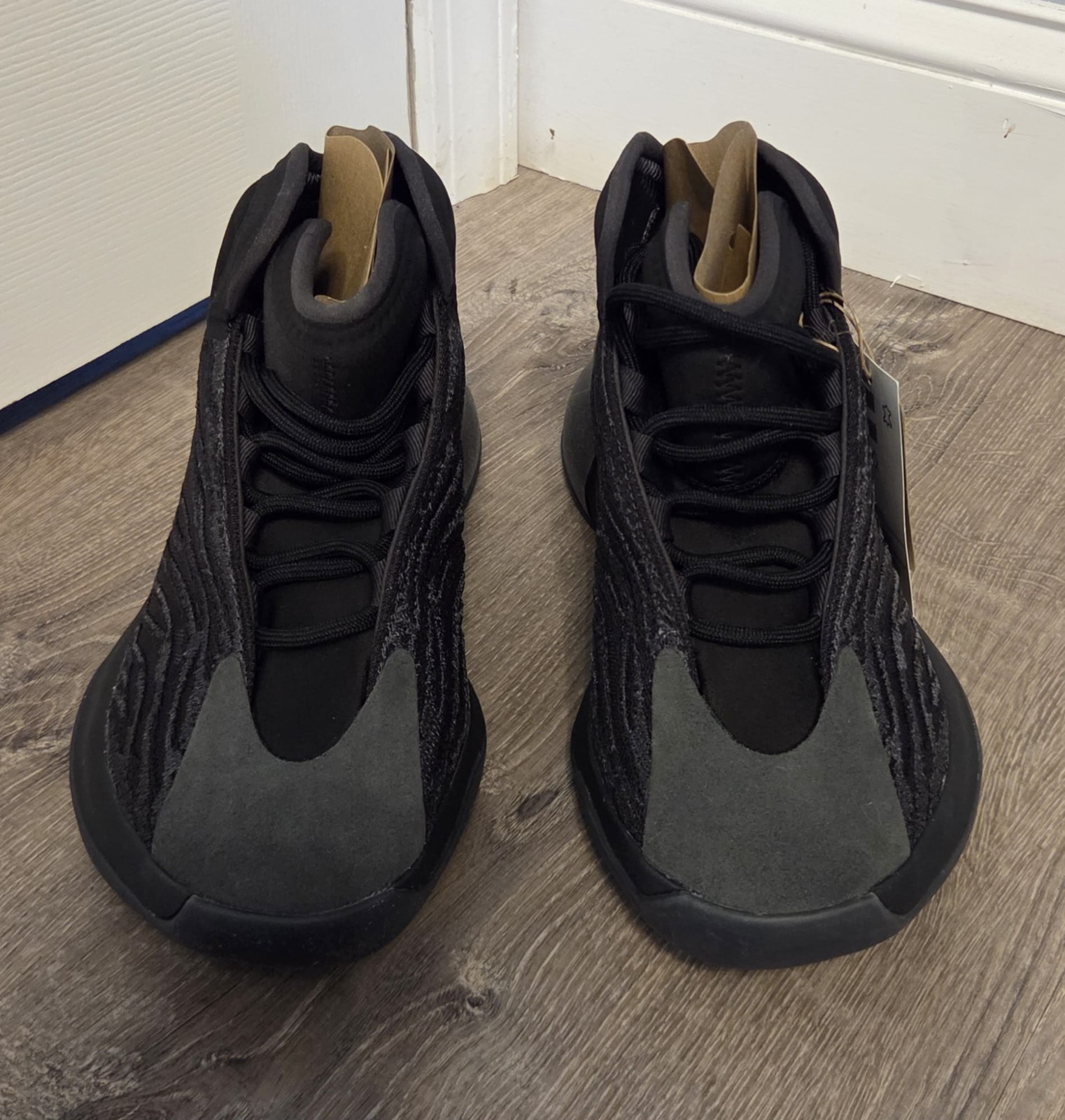 BRAND NEW adidas Yeezy Quantum Men’s Sneaker Size 7.5