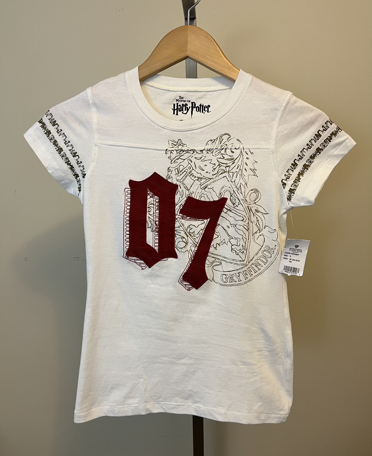 NWT Making of Harry Potter Studio Tour London 07 Gryffindor Shirt Sz Small