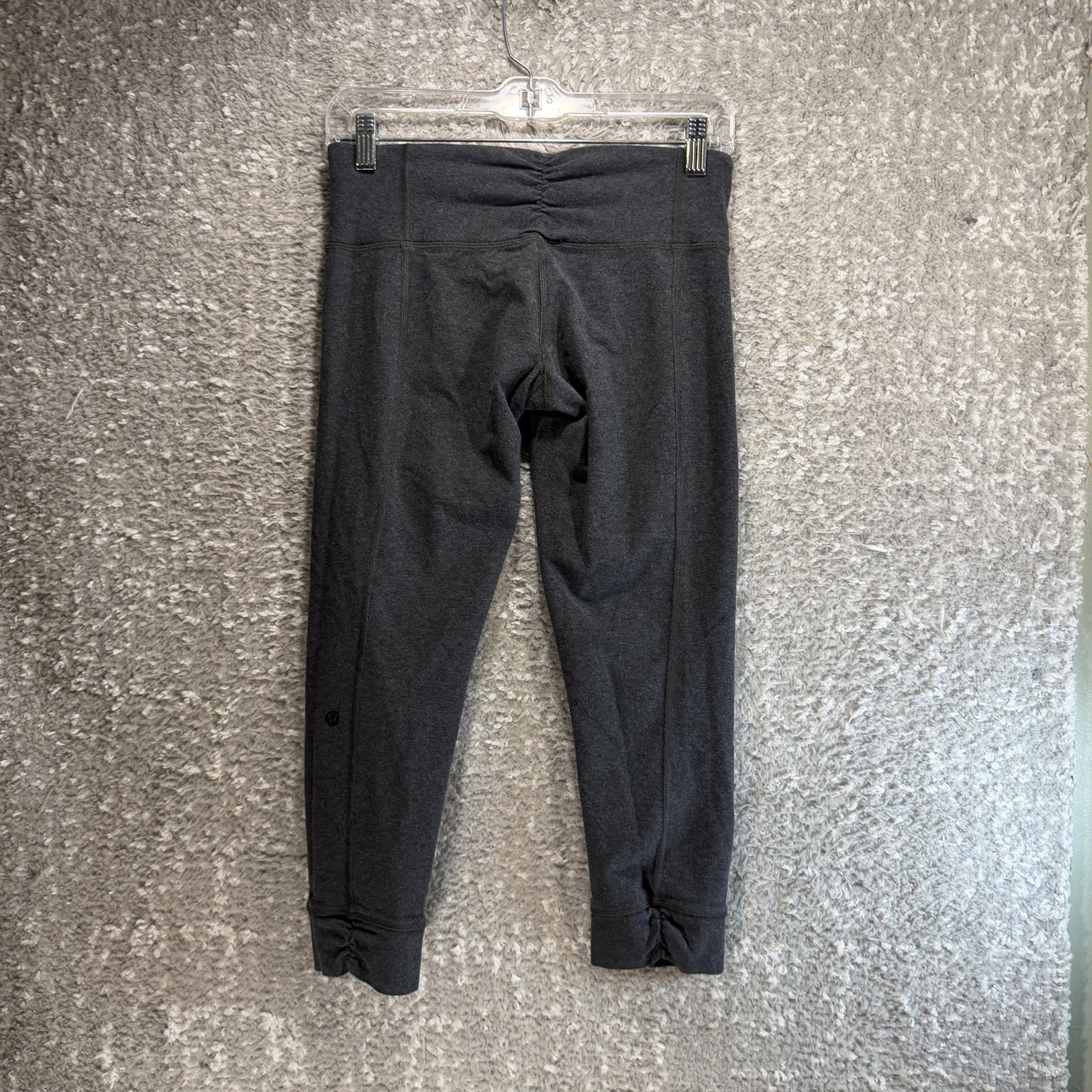 Lululemon Crop Leggings Women 6 Gray Ruched Back, Hem Soft Cozy Casual Sporty