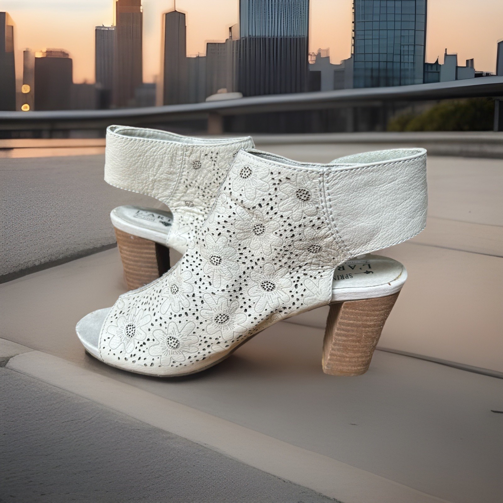L’Artiste Spring Step Fab 40 Leather Peep Booties Floral Cutout Sz 37 US 6.5 / 7