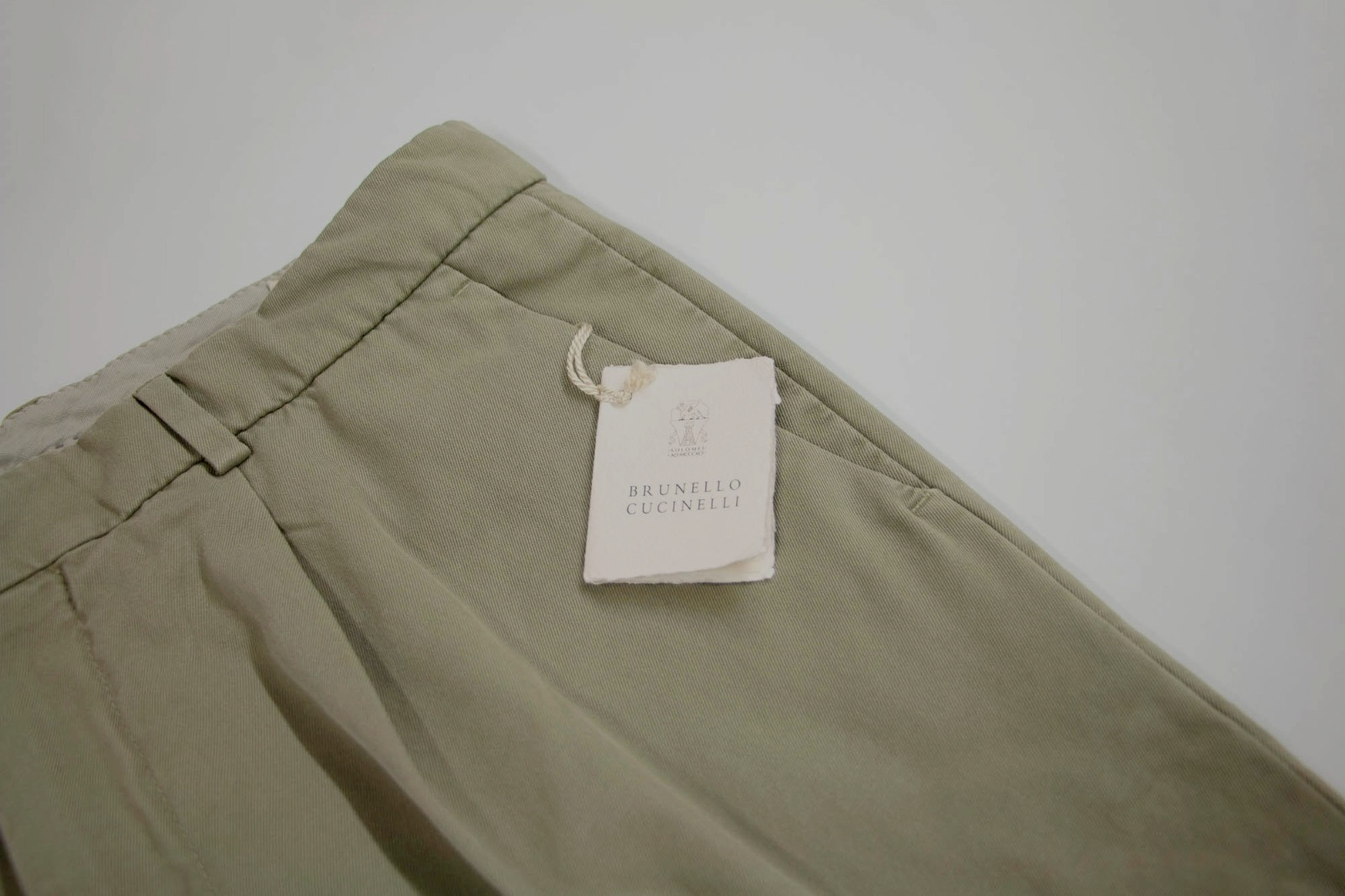 NWT Brunello Cucinelli Men’s “Leisure Fit” Chino Pants With Logo Accents A262