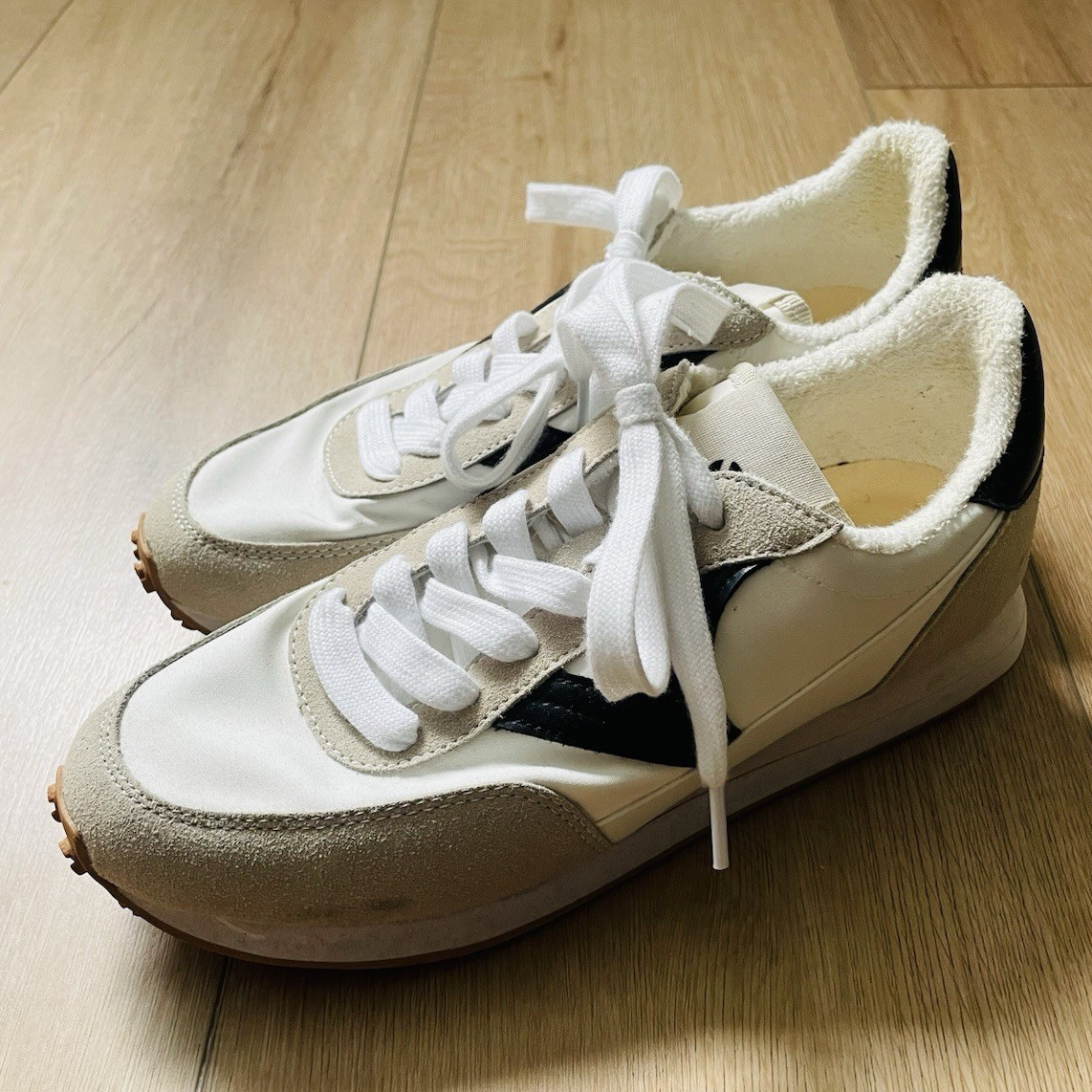 Victoria White/Black/Beige Lace-Up Low-Top Sneakers | Women 8.5 (39) Adults