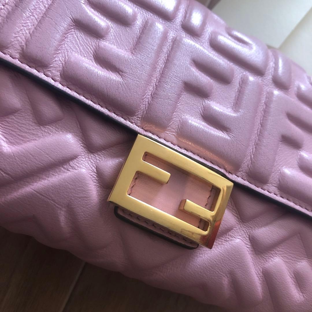 FENDI Pink Leather Logo Bi fold Wallet in Excellent Condition