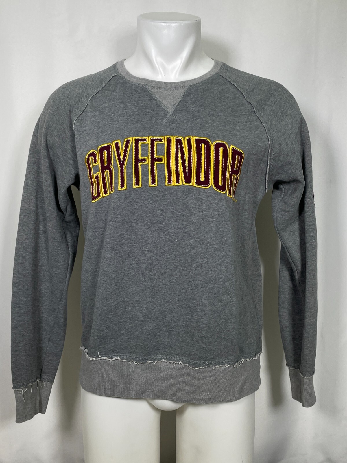 Wizarding World Of Harry Potter Gryffindor Gray Crew Neck Sweater Men’s MEDIUM