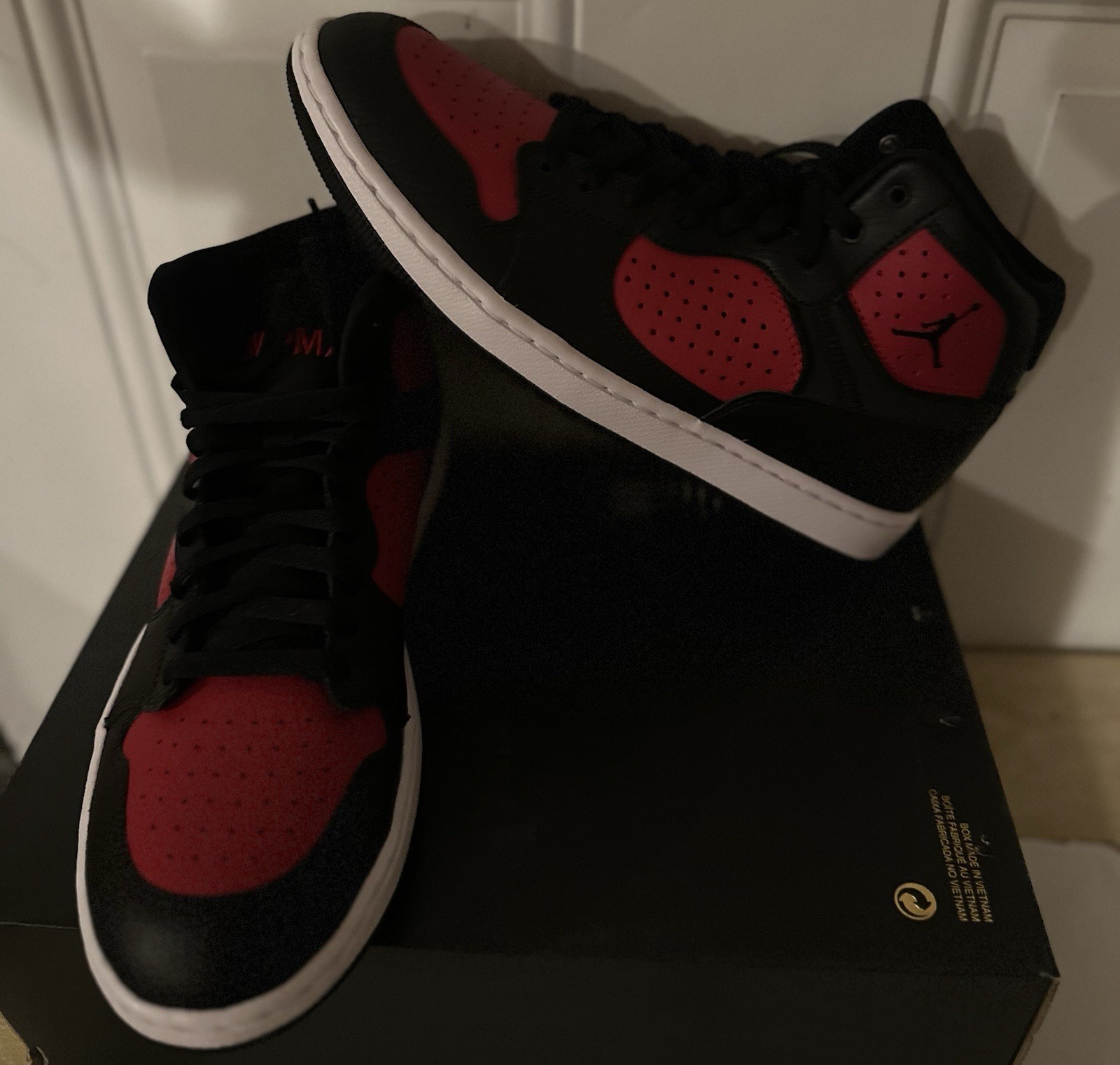Jordan Air Jordan Men’s Mid Top Sneakers Black/Red Colorblock